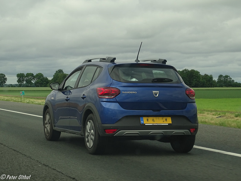 Dacia-Sandero-Stepway-bleu